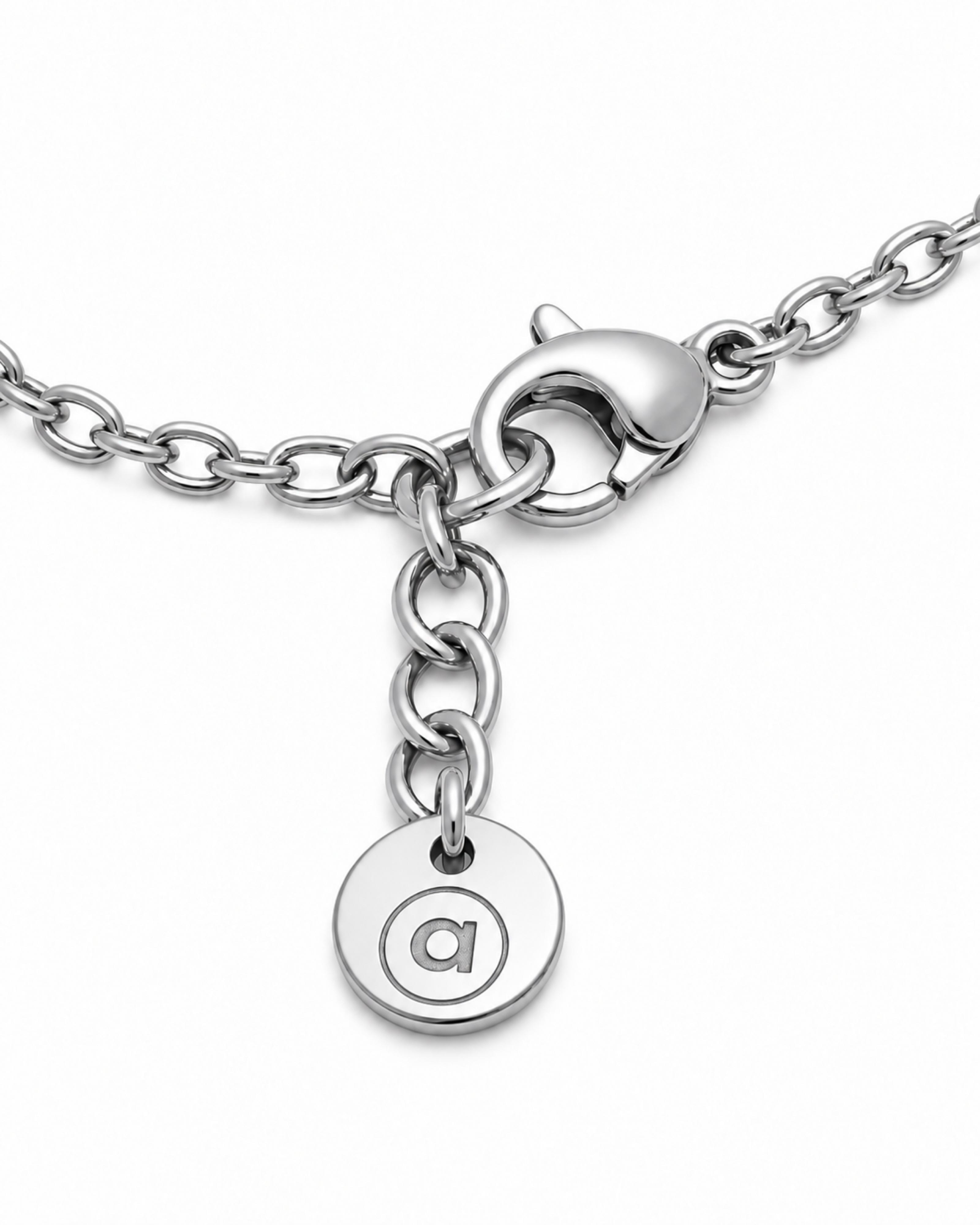Cable Chain Necklace — Detail macro