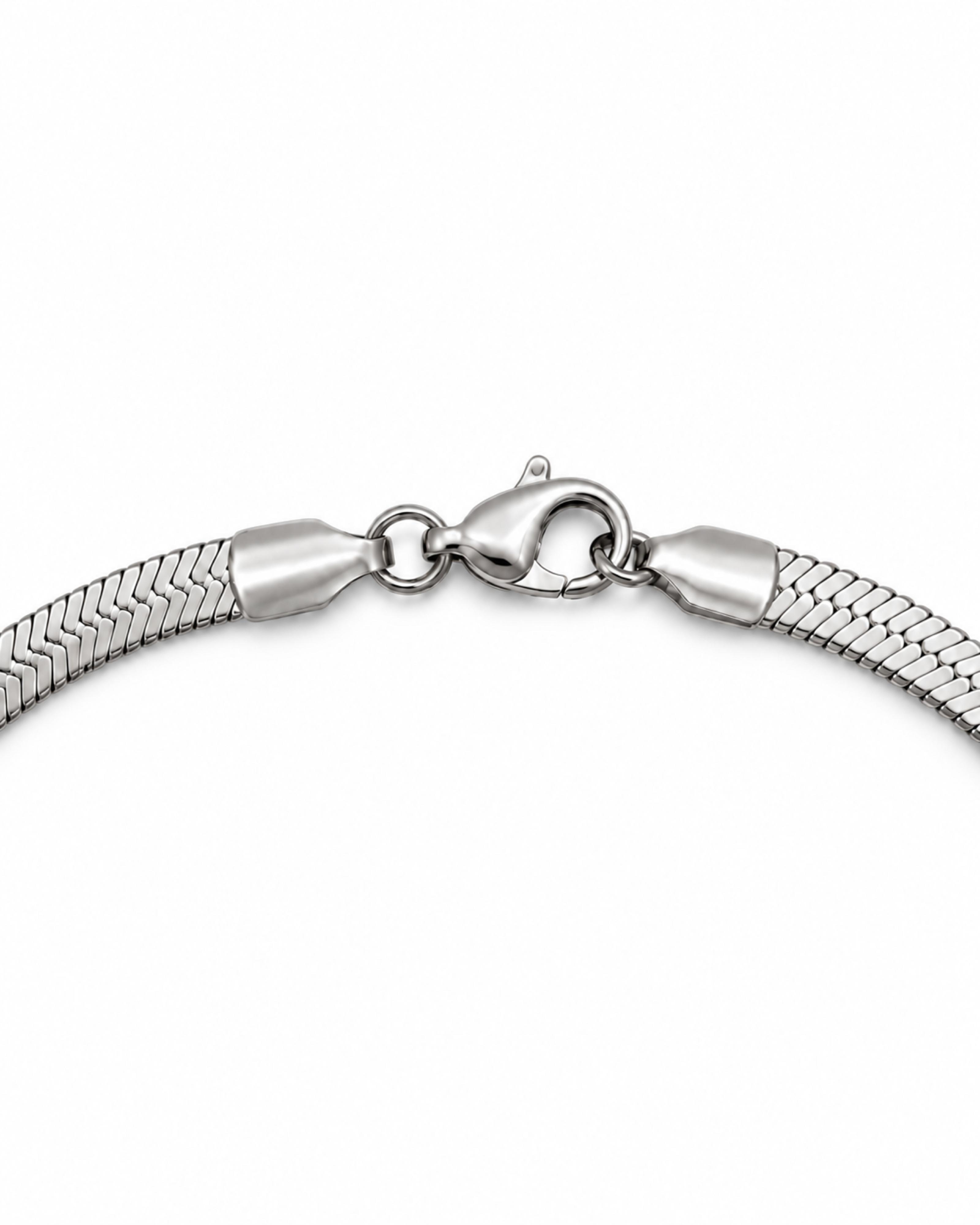 Herringbone Chain Necklace — Detail macro