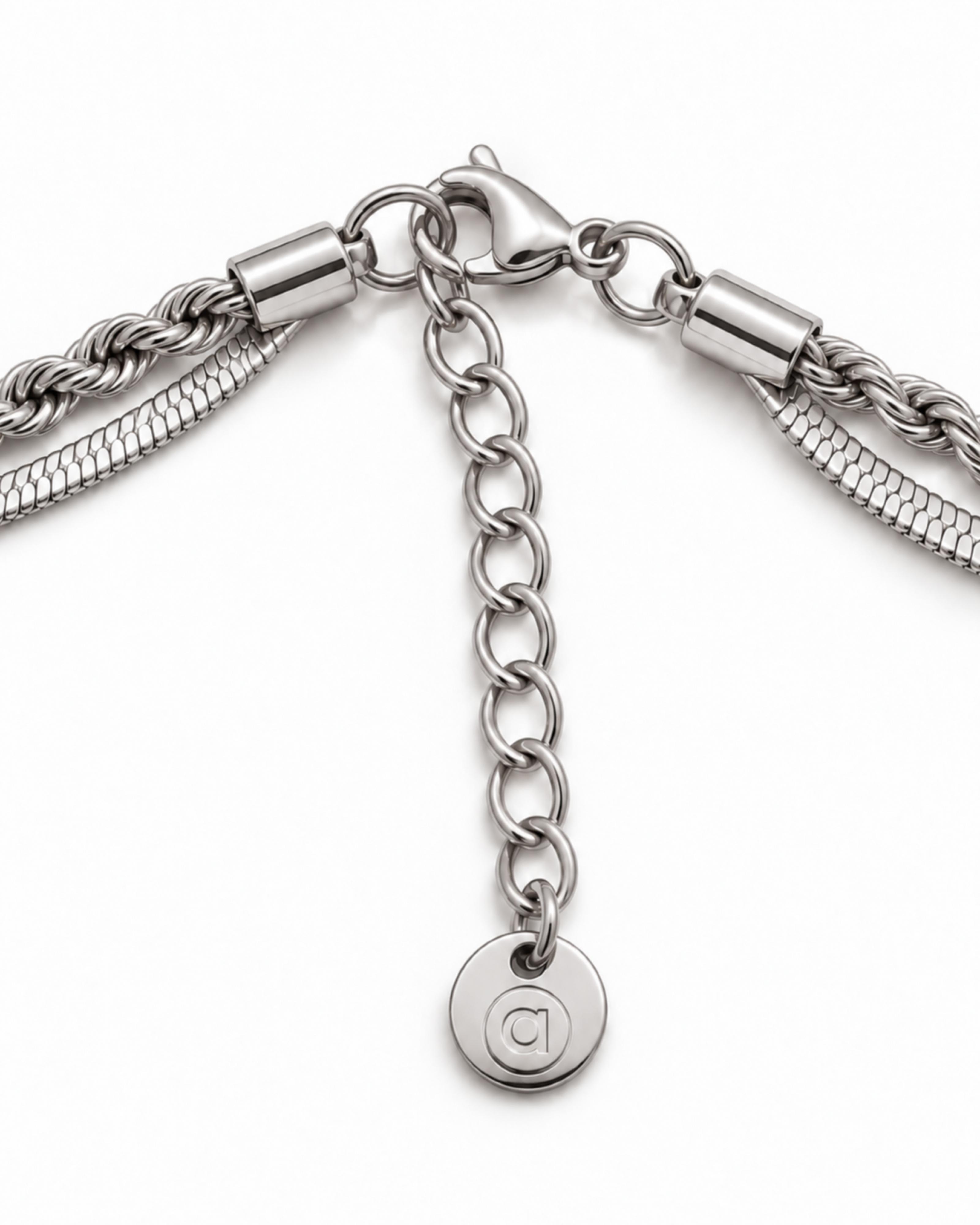 Double Chain Necklace — Detail macro