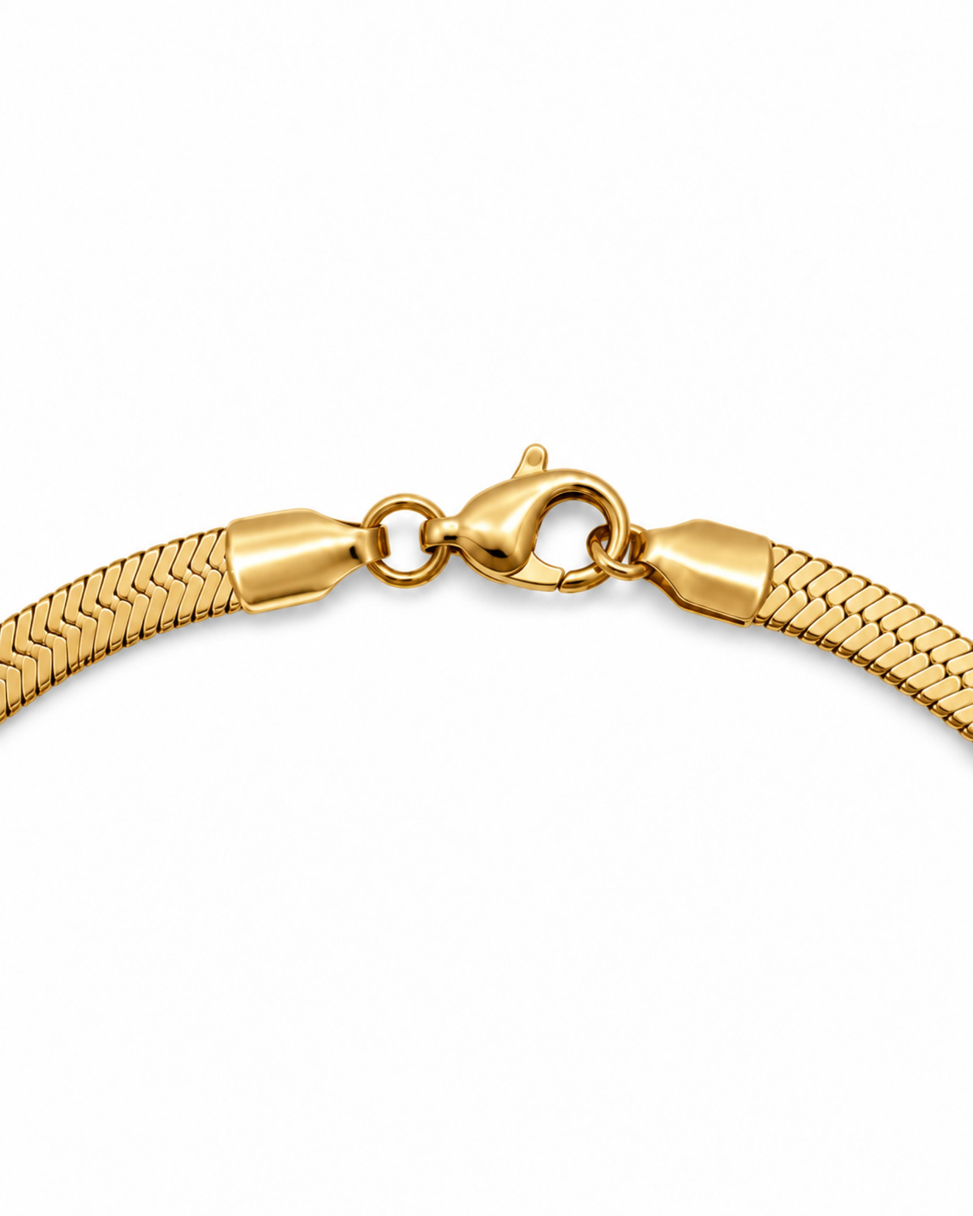 Herringbone Chain Necklace — Detail macro