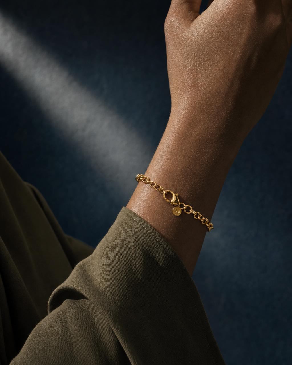 Cable Chain Bracelet — On-skin scale