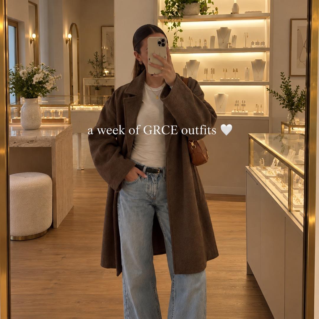 A week of GRCE outfits: mirror selfie with a chocolate coat and gold jewelry
