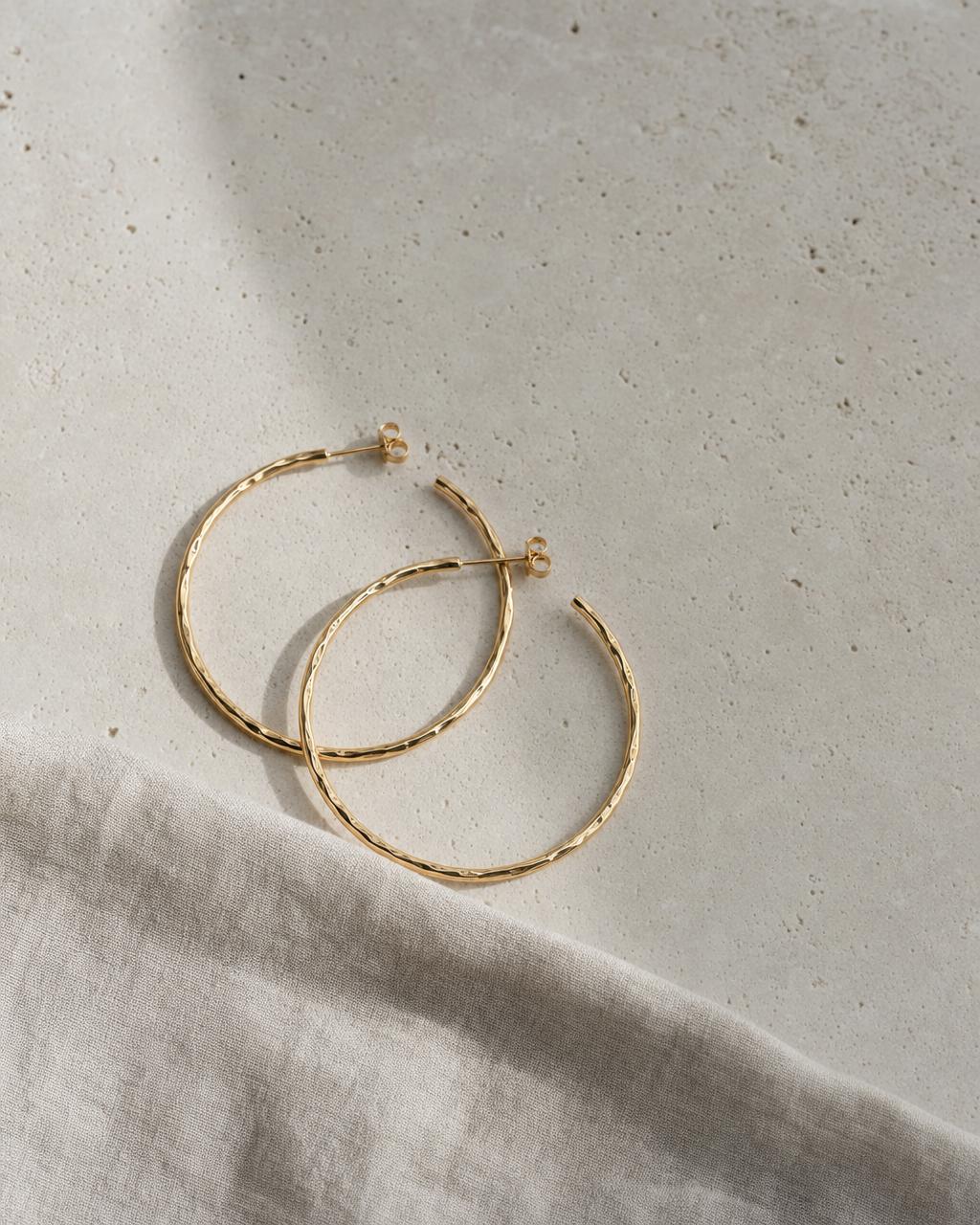 Lune Classic Hoops — Flat lay