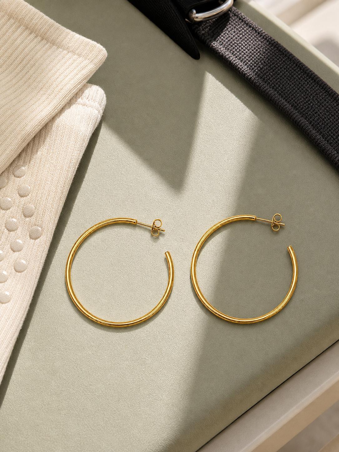 Athleia Classic Hoop gold earrings