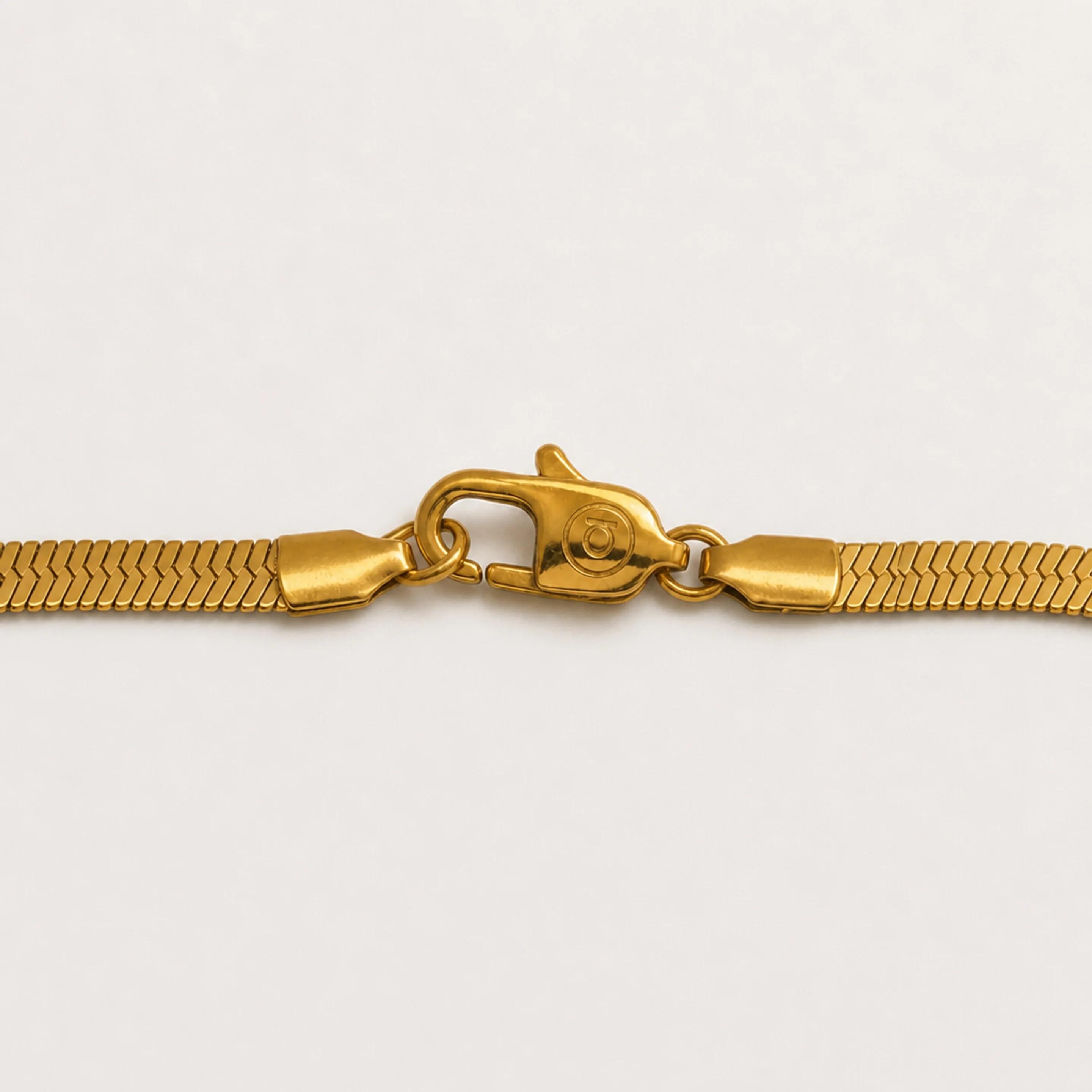 Herringbone Chain Necklace — Detail macro