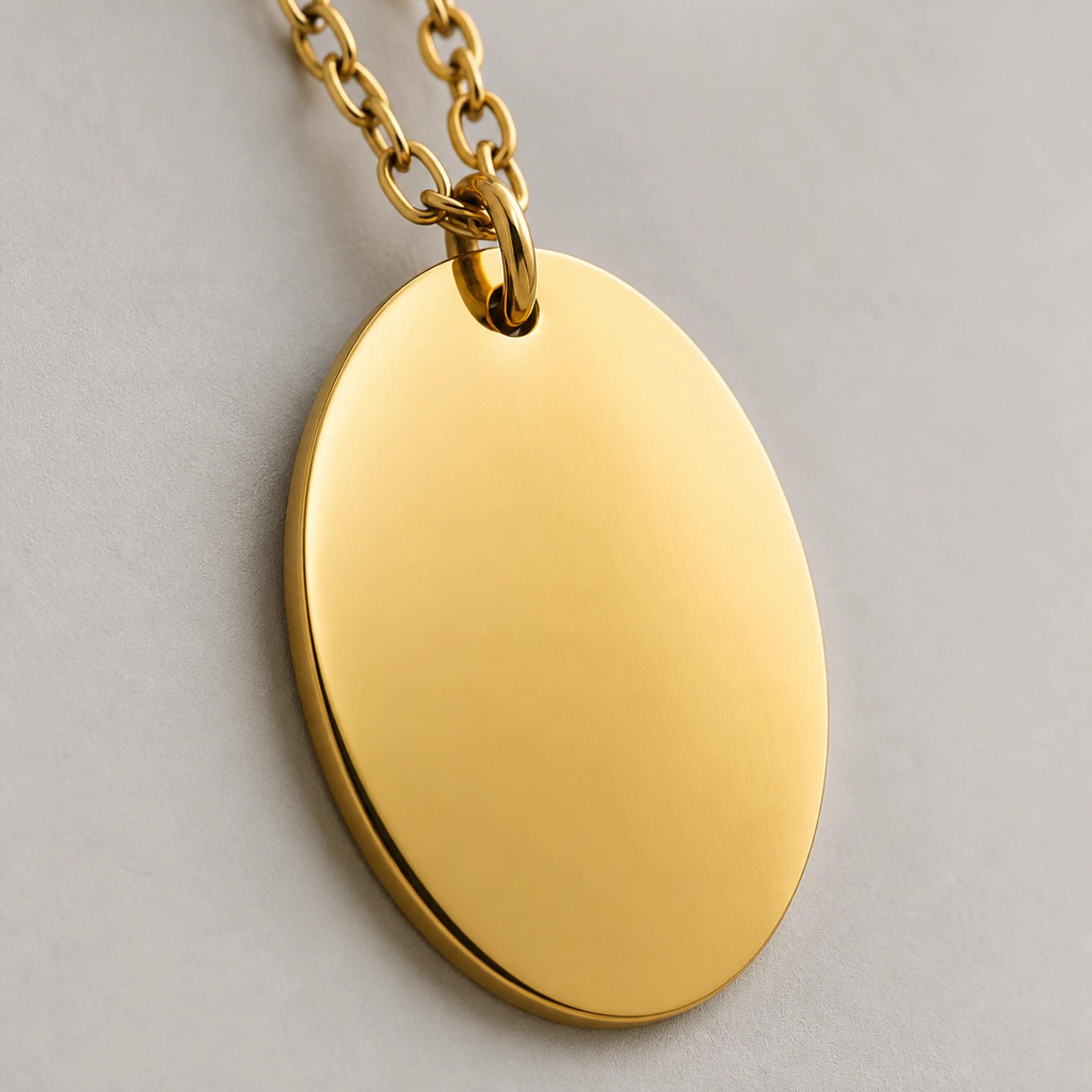 Oval Pendant Necklace — Detail macro