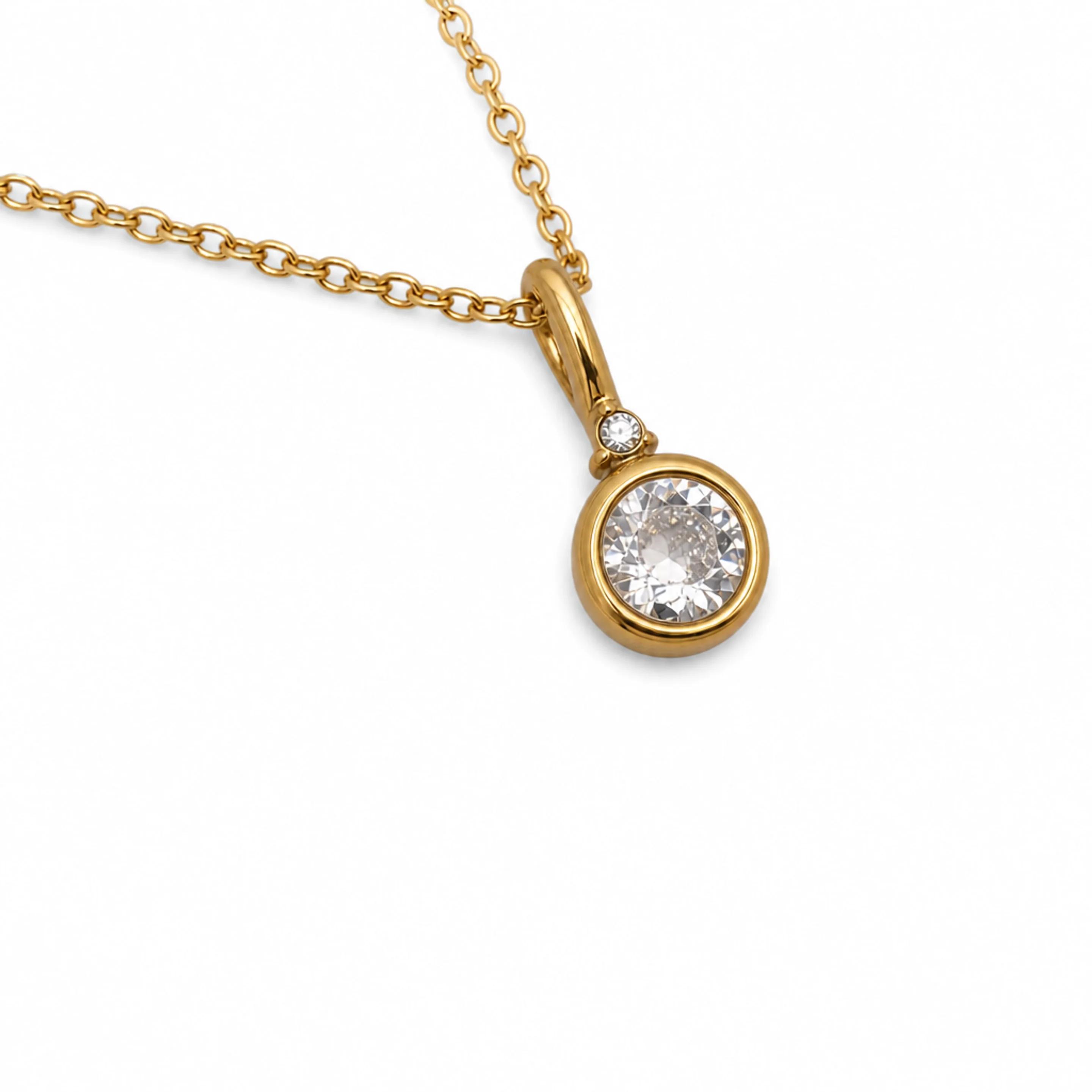 Birthstone Necklace — Detail macro