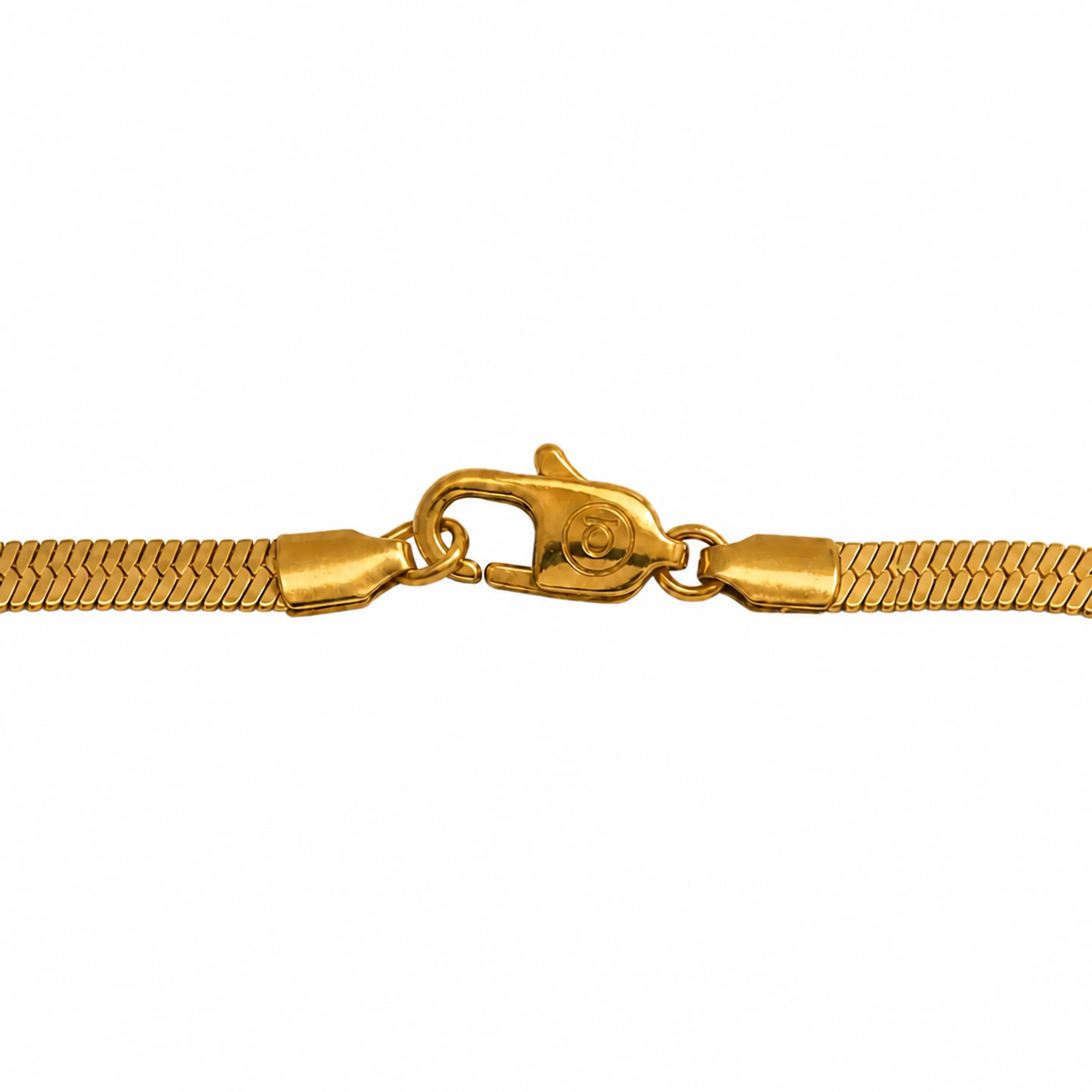 Herringbone Chain Necklace — Detail macro