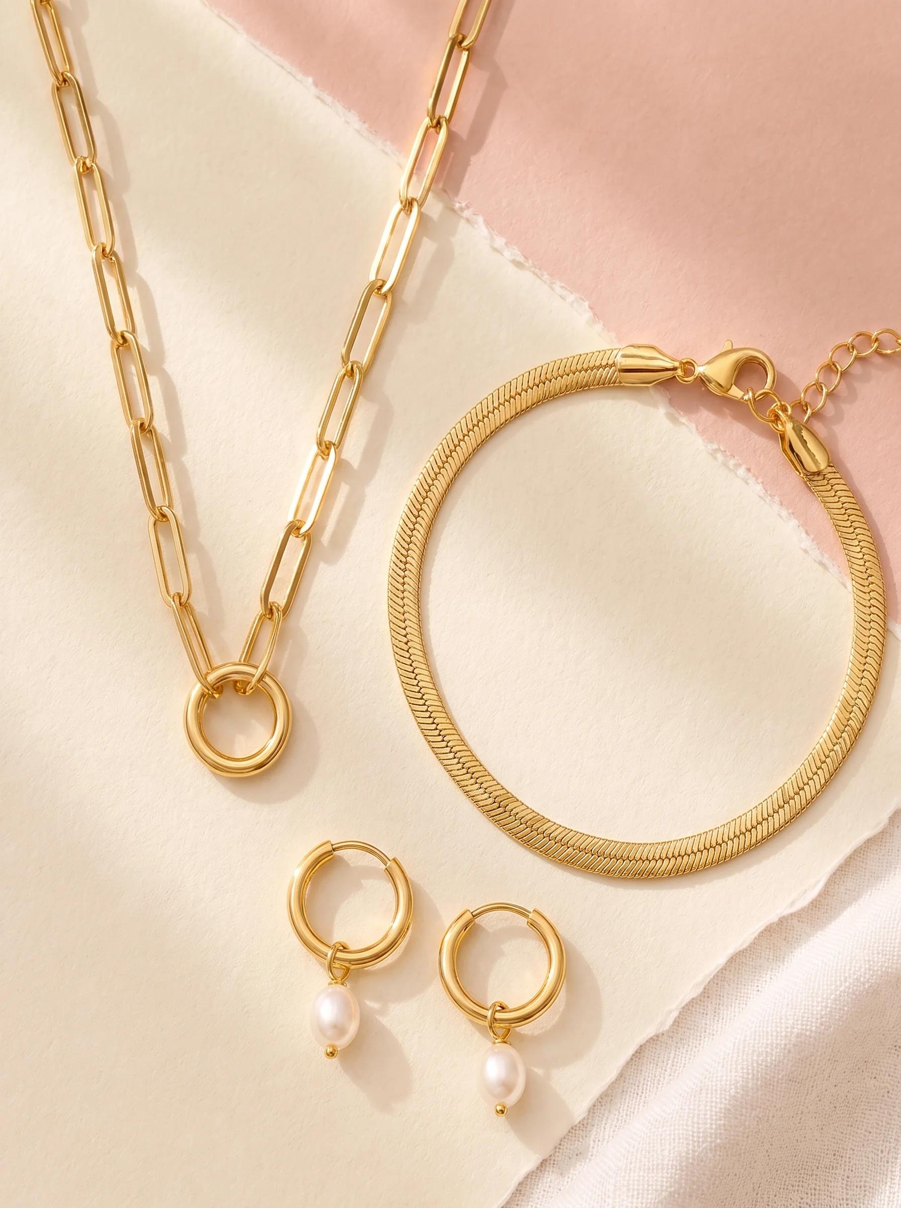 Hero background image: Good jewelry. Better prices.